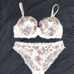 Victoria’s Secret Dream Angels Demi Bra Set